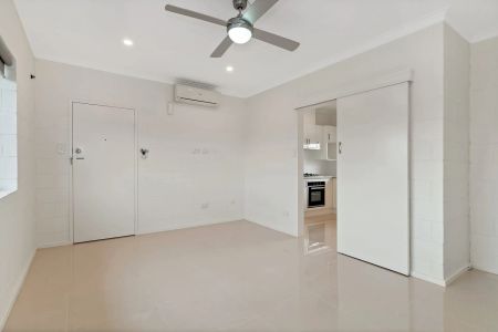 Nicely renovated, clean & spacious two bedroom unit! - Photo 4
