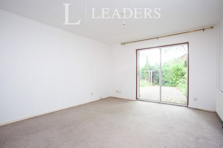 2 bedroom house to rent Wych Hill Park, Woking, GU22 - Photo 4