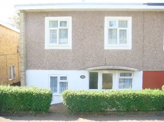 FIVE BEDROOM HOUSE IN HATFIELD - Photo 1