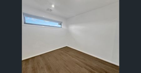 Beautiful Home Designed For Comfort! - Photo 2