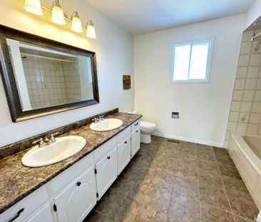 For Lease - 567 Millard Street, Whitchurch-Stouffville, Ontario - Photo 6