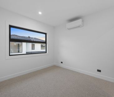 Stylish Townhouse in Superb Location - Photo 3