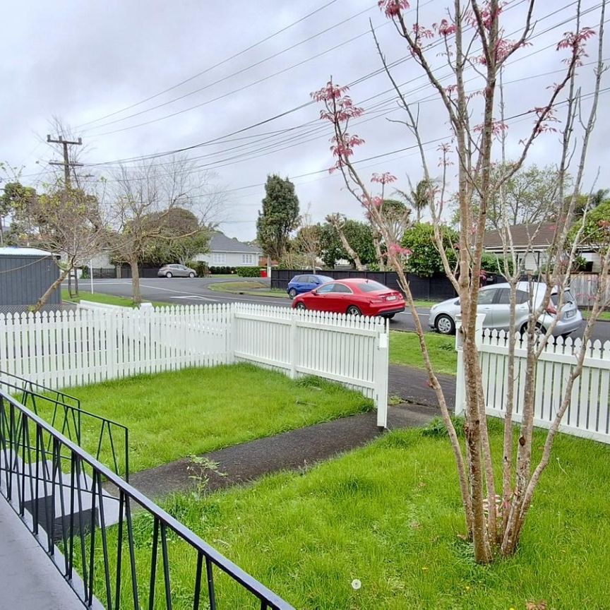 Renovated 2-Bedroom Waterview Unit – Move-In Ready! - Photo 1