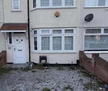 4 bedroom semi-detached house to rent - Photo 1