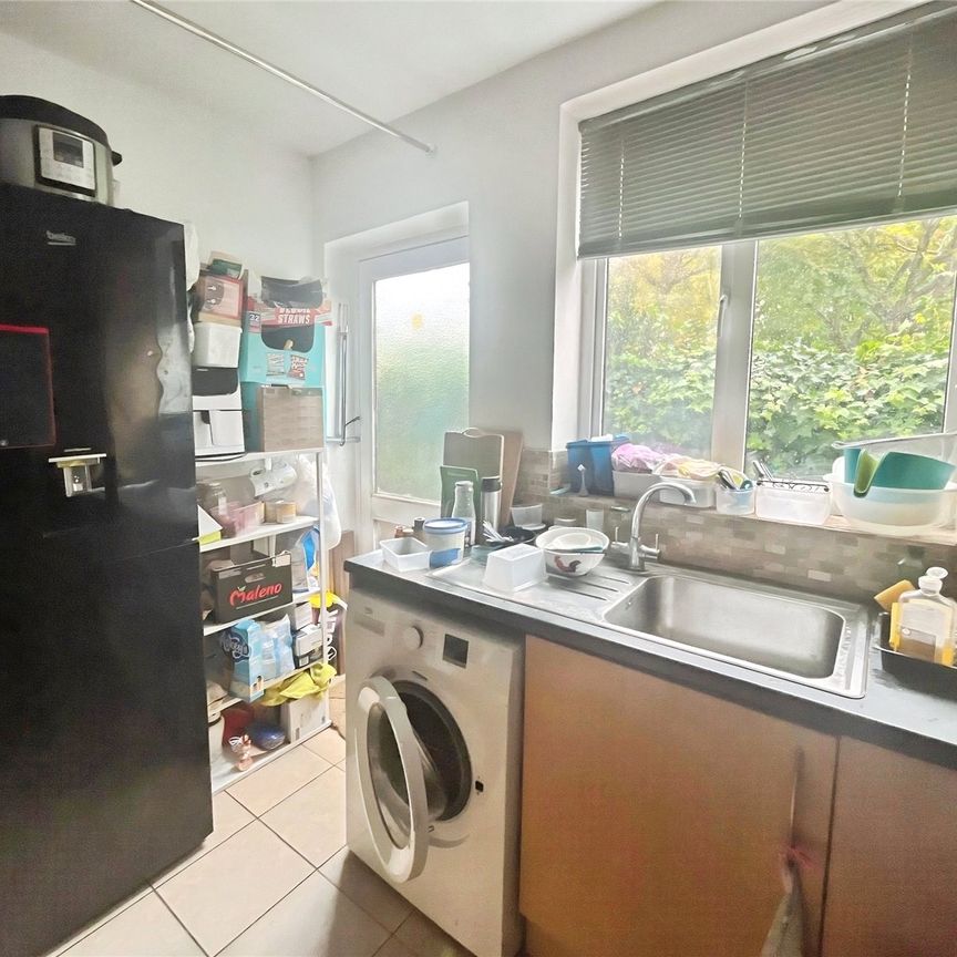 Chertsey Road, Twickenham, TW1 1EW - Photo 1