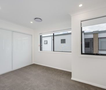 Modern 3-Bedroom Townhouse with Style and Convenience - Photo 5