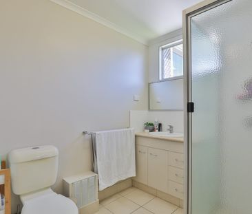 Beautiful family home close to primary & secondary schools!!! - Photo 1