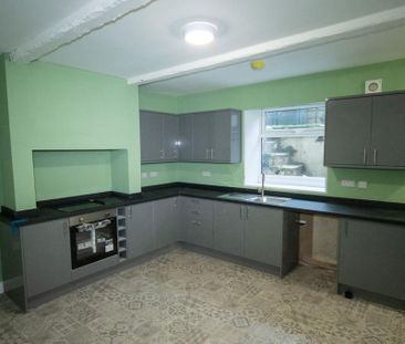 3 bedroom semi-detached house to rent - Photo 6