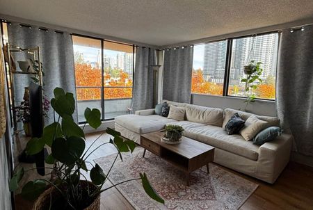 904-9521 Cardston Court, Burnaby - Photo 3