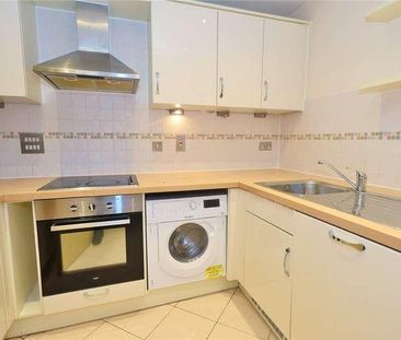 Station Approach, Wokingw, Surrey, GU22 - Photo 5