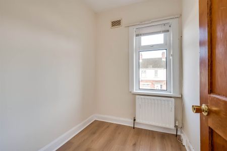 28 Sunnyside Drive, Belfast, BT7 3DX - Photo 3