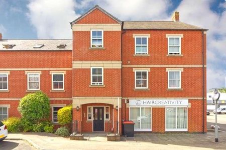 Wolverton - Double Bedroom Penthouse Close To Station, MK12 - Photo 2