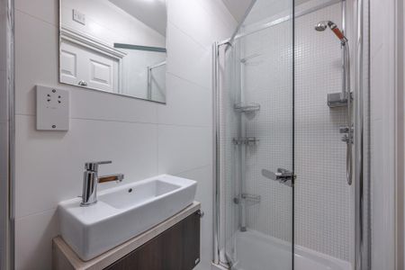 4 bedroom mews to rent - Photo 3