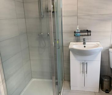 Room in a Shared House, Crest Road, NW2 - Photo 6