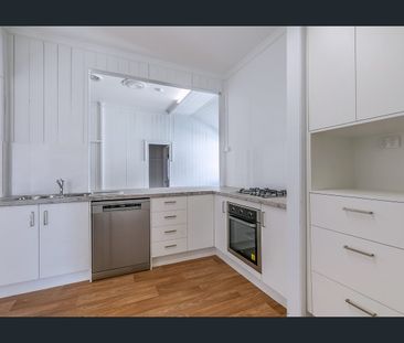 Freshly Renovated 3 Bedroom Unit with Cottage Charm - Photo 5