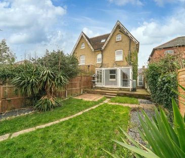 4 bedroom semi-detached house to rent - Photo 1