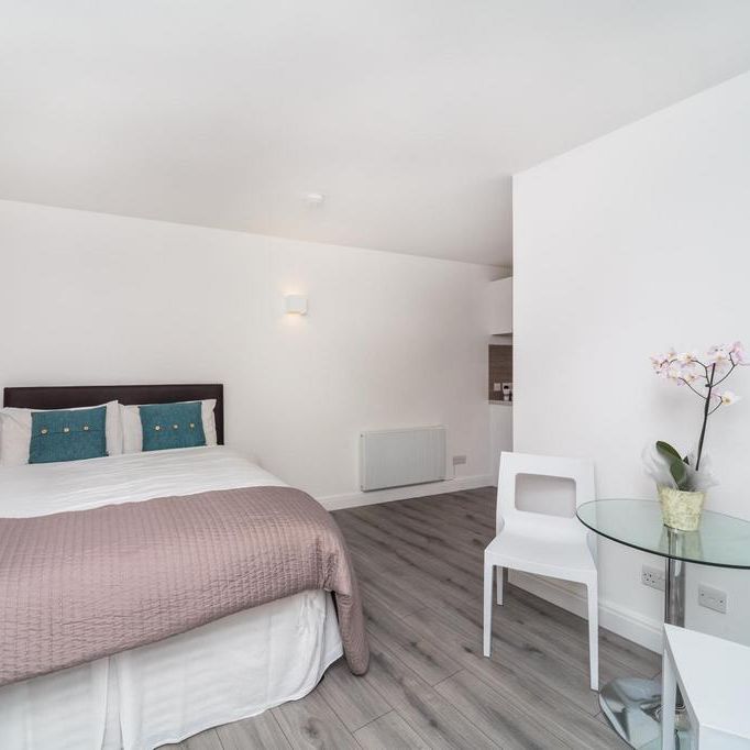 Studio to rent - Photo 1