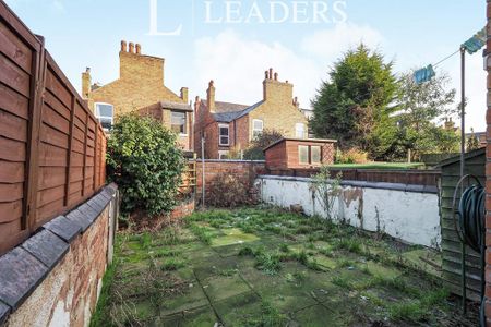 3 bedroom semi-detached house to rent - Photo 2