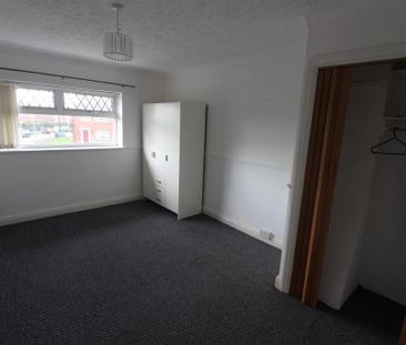 3 bedroom end of terrace house to rent - Photo 4