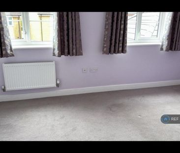 4 bedroom semi-detached house to rent - Photo 3