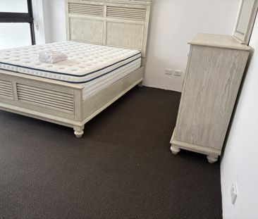 Fully Furnished High Rise Apartment Overlooking Surfers Beach - Photo 2