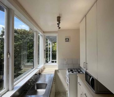 Tidy two bedroom flat - Photo 3