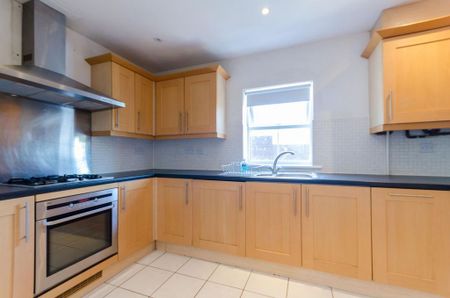 4 bedroom flat to rent - Photo 5