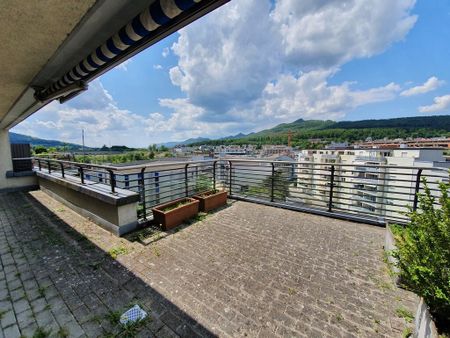 Ein glücklicher Wohnungsstart über den Dächern - Foto 2