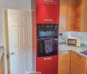 1 bedroom in a house share to rent - Photo 2