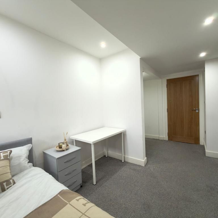 1 bedroom in a flat share to rent - Photo 1