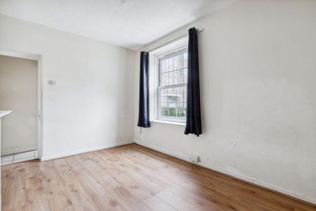3 bedroom flat to rent - Photo 3