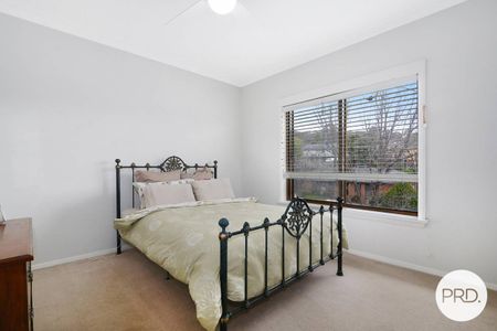 IDEALLY LOCATED, BEAUTIFUL HOME - Photo 4