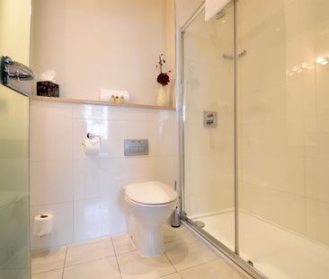 ROOM 3, Cinnabar Hotel, 88-89 Fore Street, SG14 - Photo 5