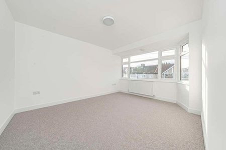 Denecroft Crescent, Uxbridge, UB10 - Photo 3