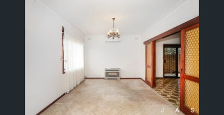 Spacious Family Home in Prime West Footscray Location - Photo 2