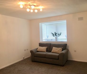 2 Bed Flat, Larch Close, N11 - Photo 1