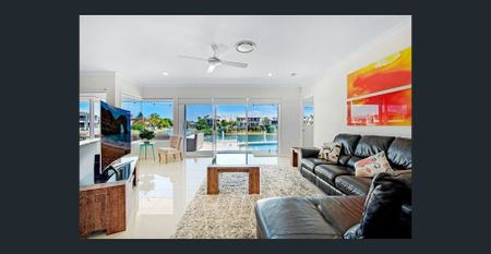Wide Waterfront Lowset Entertainer - Photo 3