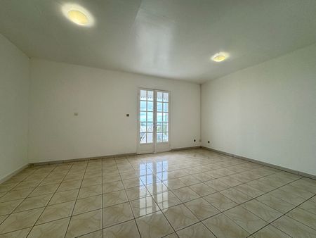 A LOUER - Sainte-Clotilde - La Bretagne - Maison T4 de 97,51 m2 implantée sur 812 m2 de terrain avec garage - Photo 3
