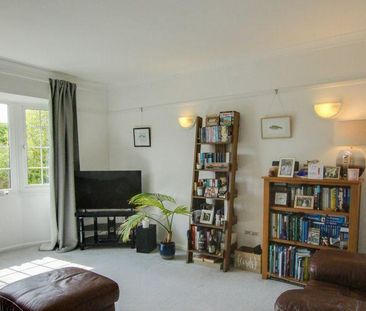 3 bedroom flat to rent - Photo 2