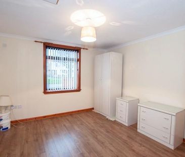 4 bedroom semi-detached house to rent - Photo 3