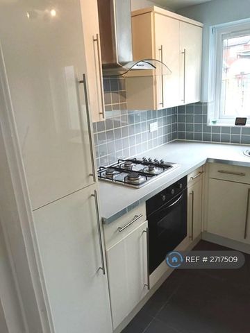 2 bedroom semi-detached house to rent - Photo 4