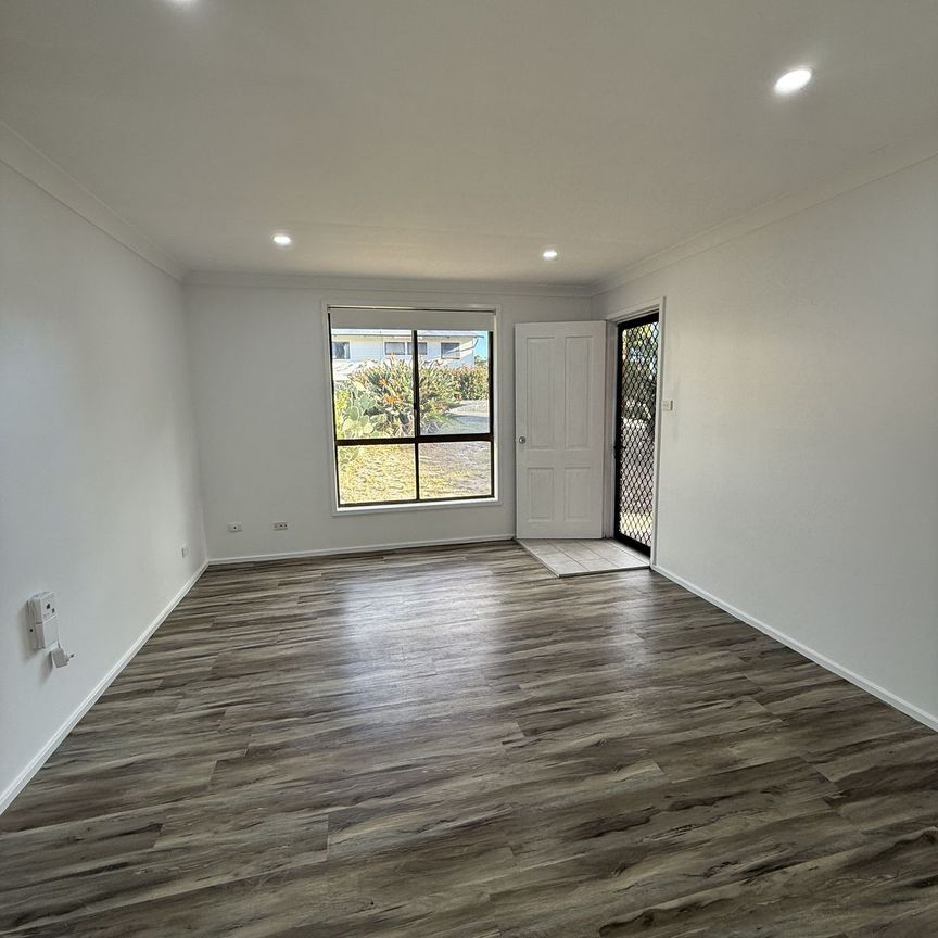 Lovely 3 Bedroom family home walking distance to waterfront - Photo 1