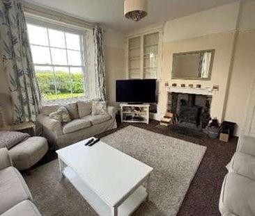 North Aller Farmhouse is situated on the outskirts of the market to... - Photo 1