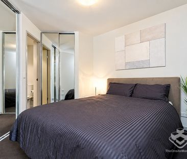 Top-Floor Furnished 1 Bedroom Apartment - Photo 2