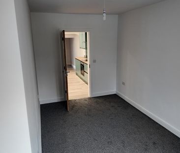 3 bedroom apartment to rent - Photo 6