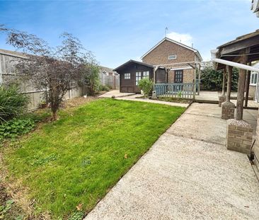 3 bedroom house to rent Avalon Way, Worthing, BN13 - Photo 4