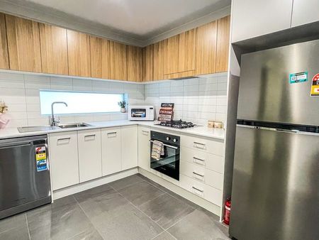 FULLY FURNISHED GRANNY FLAT - Photo 4