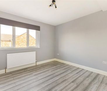 8 bedroom semi-detached house to rent - Photo 6