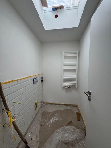 ERSTBEZUG!!! Helle 2-Zimmer DG-Wohnung mit Loggia in Winterhude - Photo 3