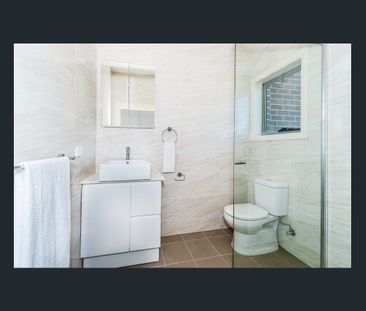 Contemporary living at it's Best! - Photo 3